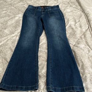 High-waisted, bell bottom jeans
